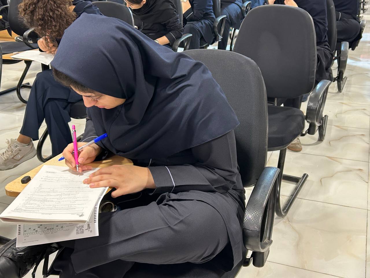 دبیرستان آیین شایستگان